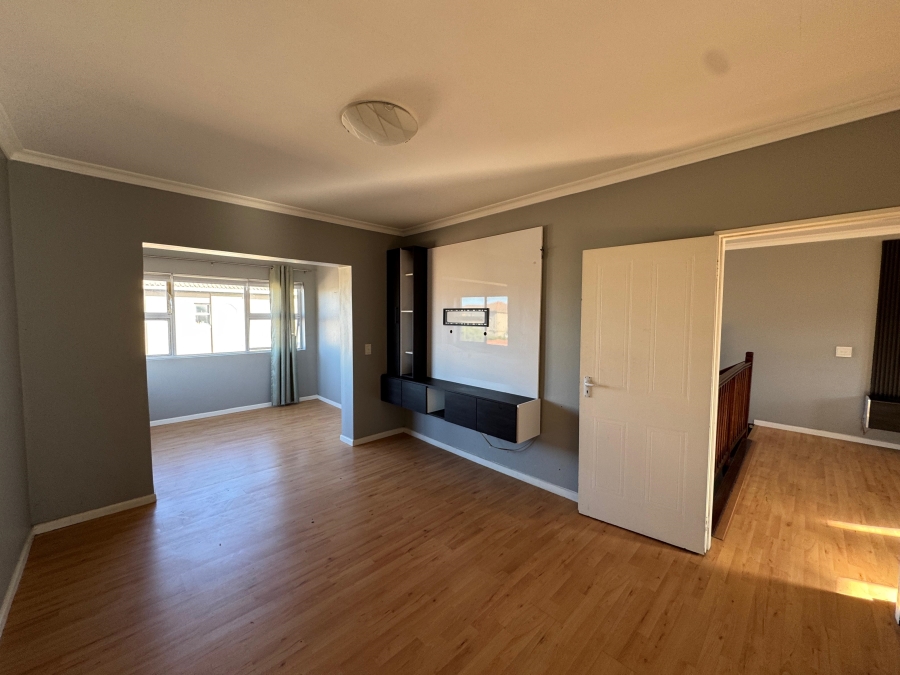 To Let 3 Bedroom Property for Rent in Royal Ascot Western Cape
